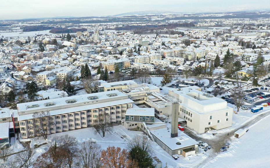 Medizin Campus Bodensee - Klinik Tettnang von oben im Winter